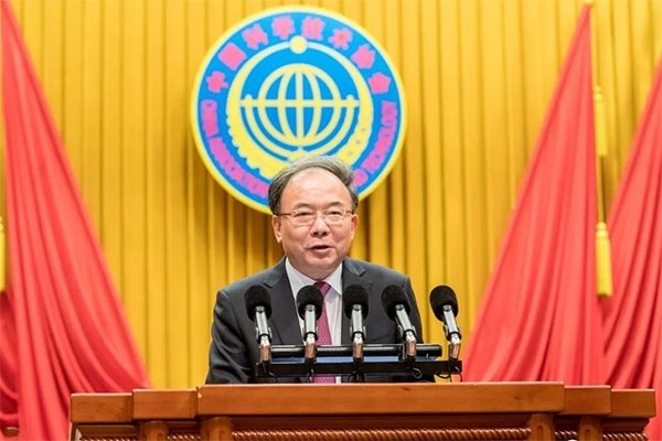 省委常委、市委書(shū)記李小敏在開(kāi)幕式上講話(huà)