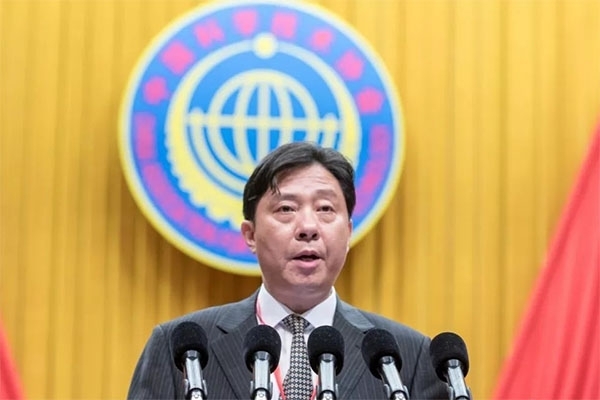 市科協(xié)黨組書(shū)記、 副主席陳曉華作工作報(bào)告