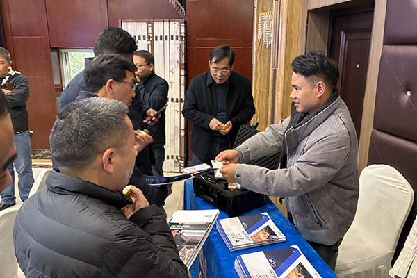 為嘉賓介紹我司產(chǎn)品